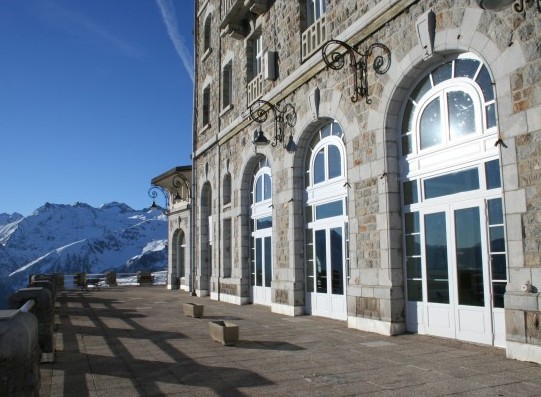 Alpes VS Pyrénées : où partirez-vous cet hiver ?