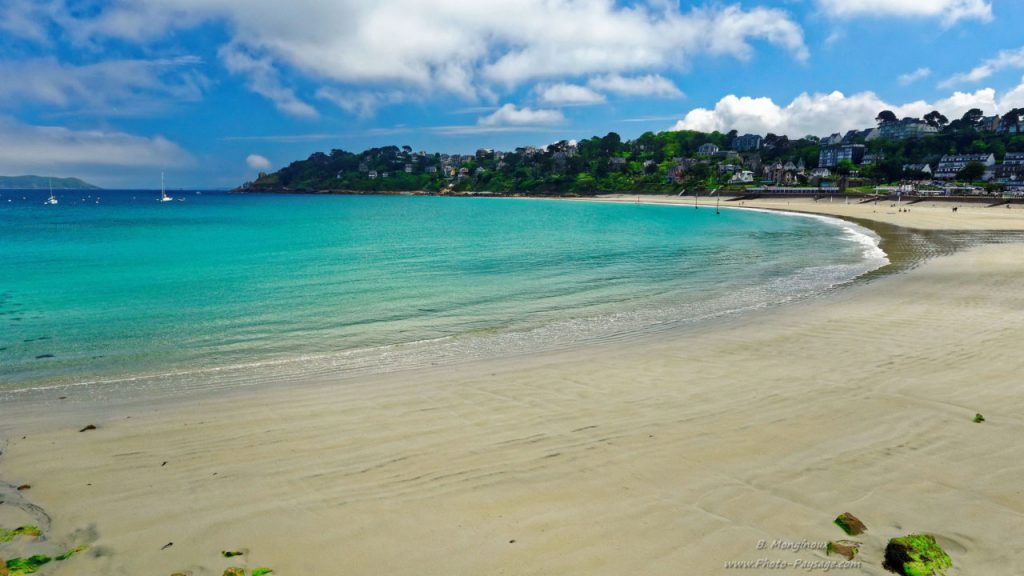 Plage de Trestraou, à Perros-Guirec, Bretagne