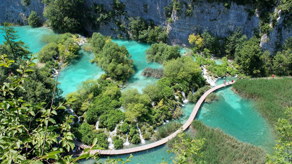 Vue aérienne des lacs de Plitvice en Croatie