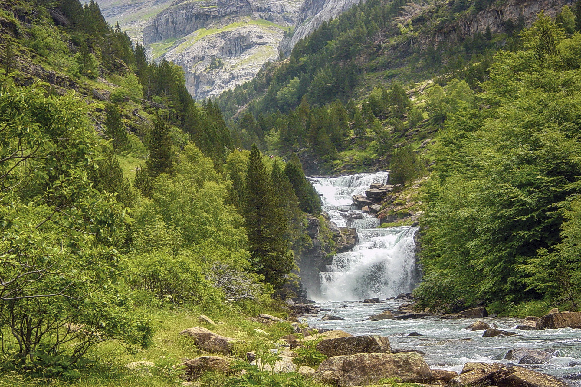 Top 11 des sites incontournables à voir dans les Pyrénées