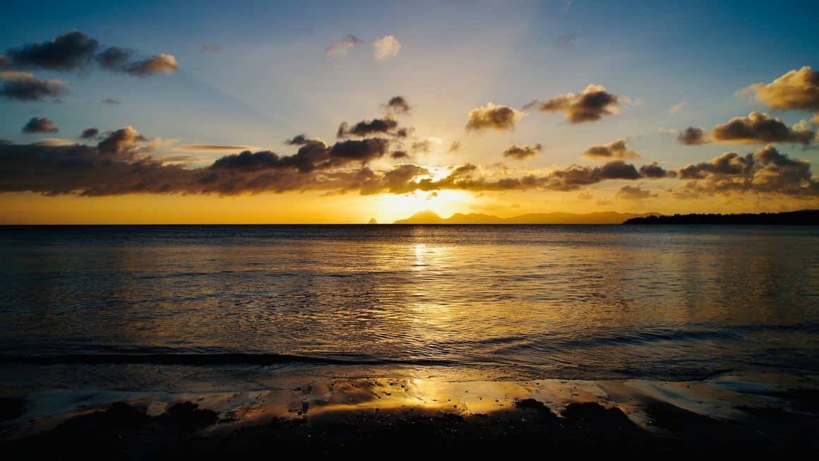 Pourquoi il fait nuit tôt en Martinique ?