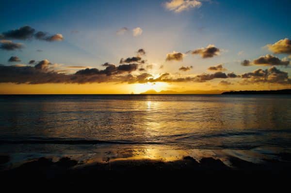 Pourquoi il fait nuit tôt en Martinique ?